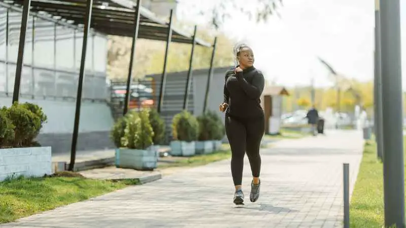 How fast can you cover 2.5 miles by walking